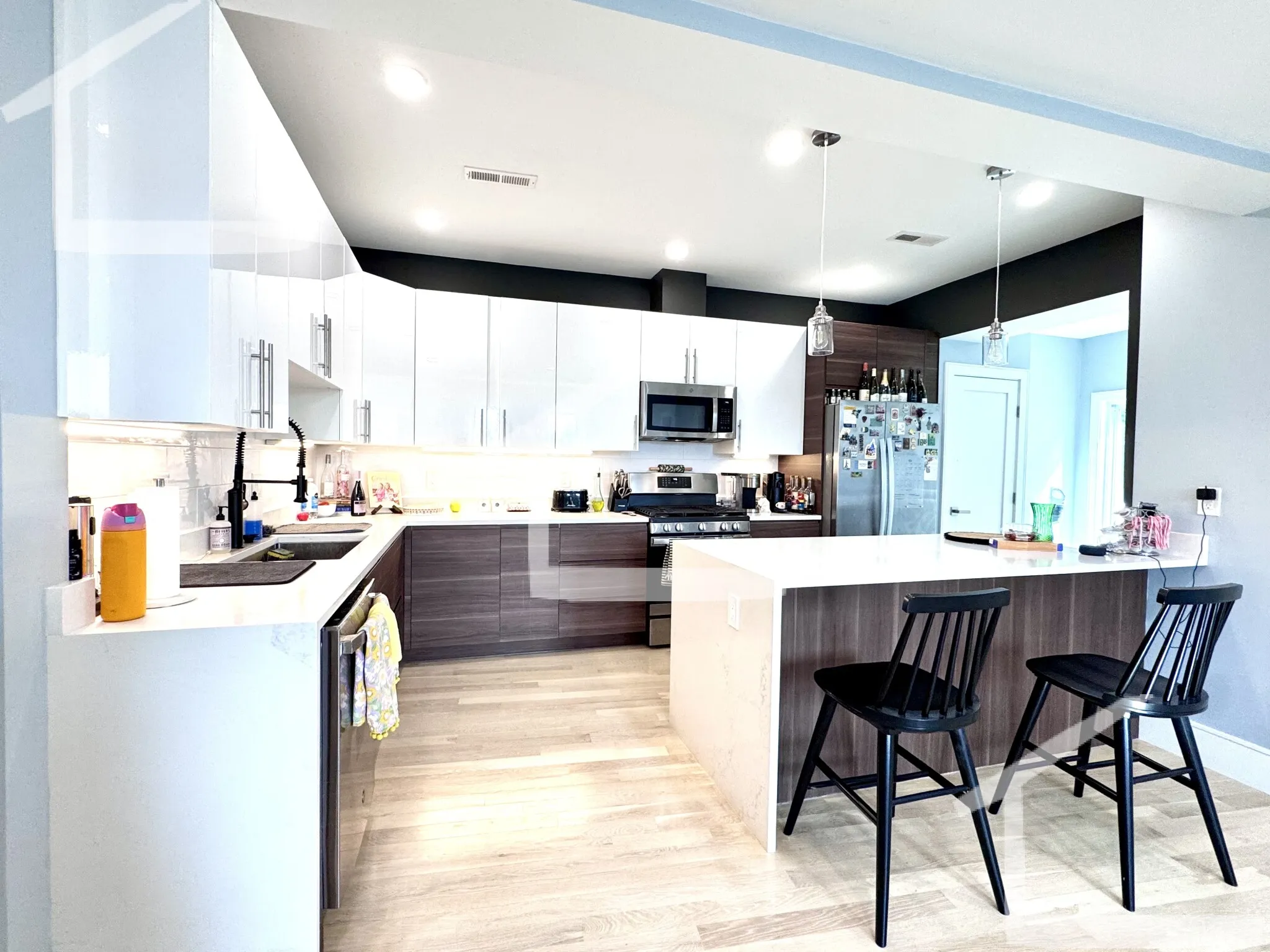 4 bed, 2 bath apartment for rent at 9 University Rd Unit 3, Aspinwall Hill — photo 1 of 19