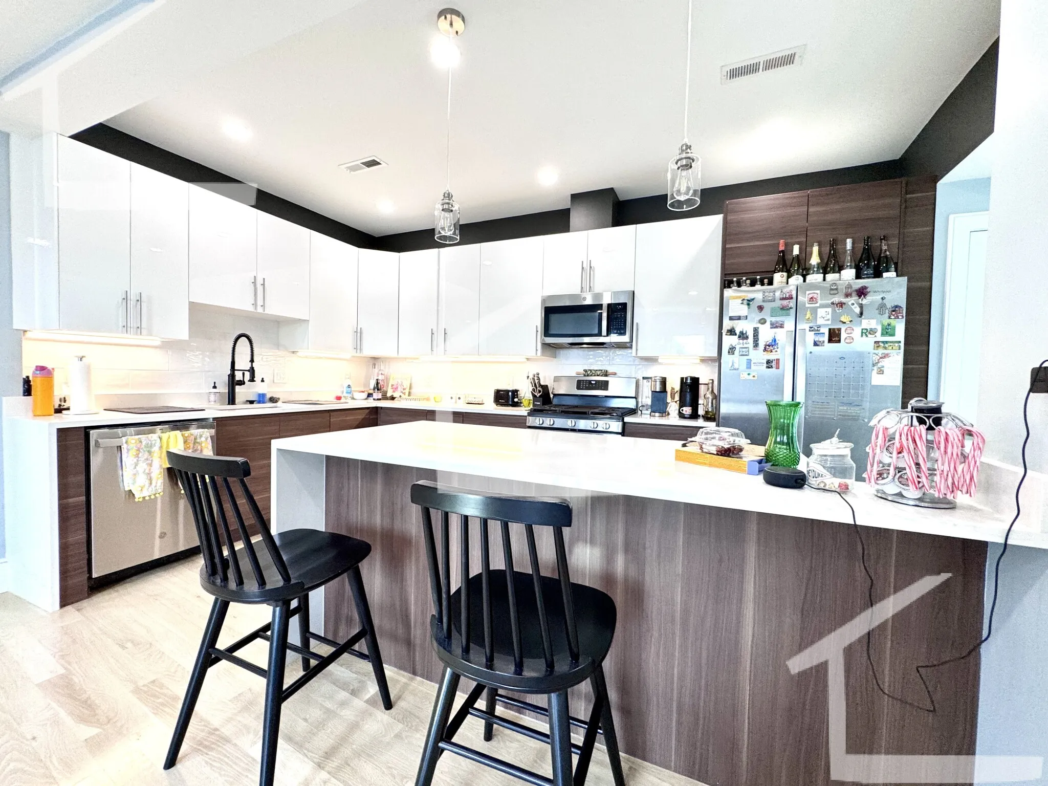 4 bed, 2 bath apartment for rent at 9 University Rd Unit 3, Aspinwall Hill — photo 2 of 19
