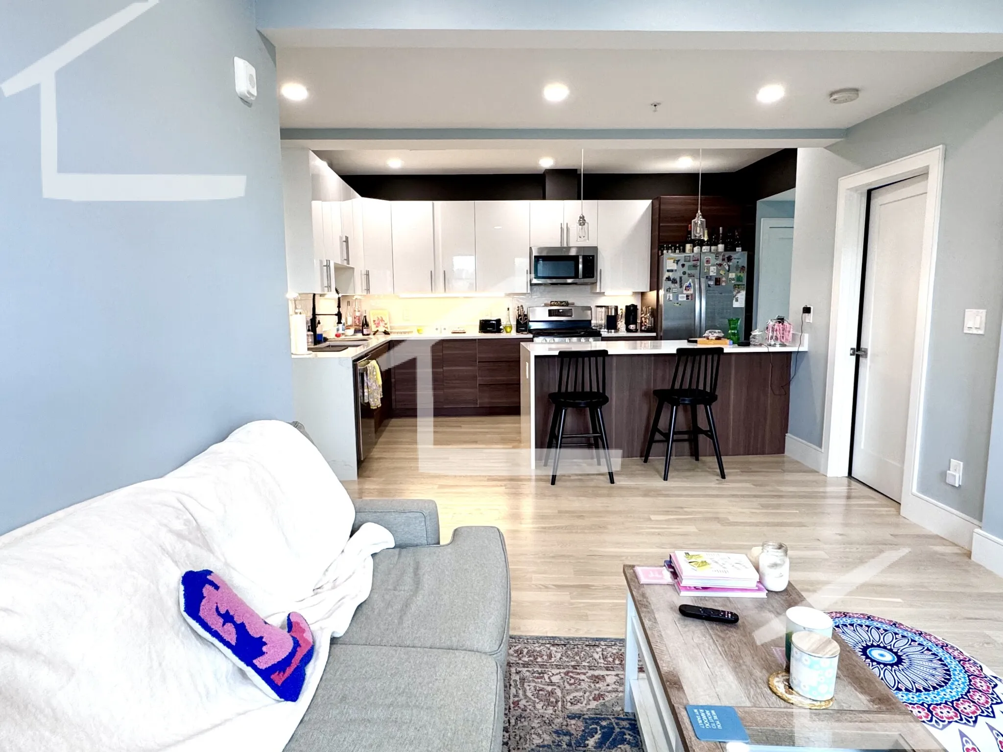 4 bed, 2 bath apartment for rent at 9 University Rd Unit 3, Aspinwall Hill — photo 4 of 19