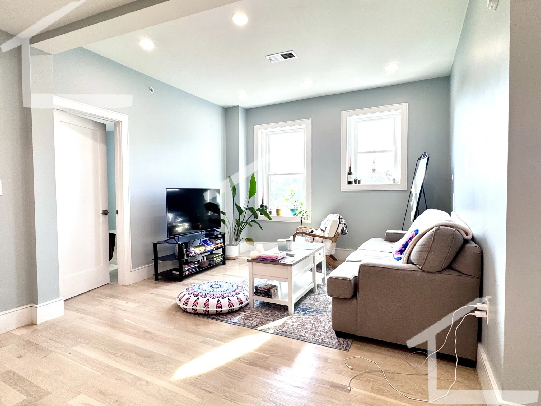 4 bed, 2 bath apartment for rent at 9 University Rd Unit 3, Aspinwall Hill — photo 7 of 19
