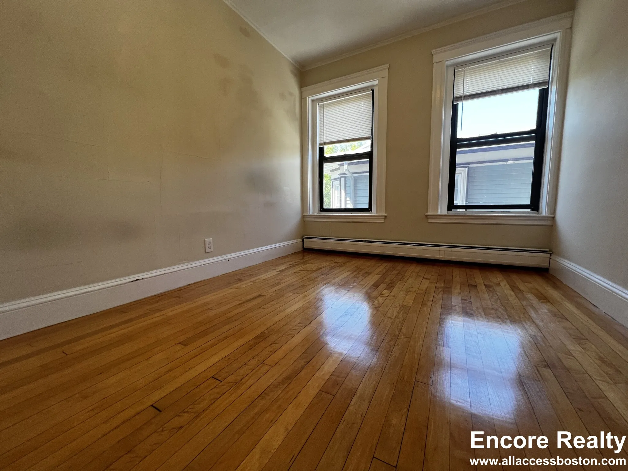 3.5 bed, 1 bath apartment for rent at 9 Upland Rd Unit 5, Neighborhood Nine — photo 5 of 13
