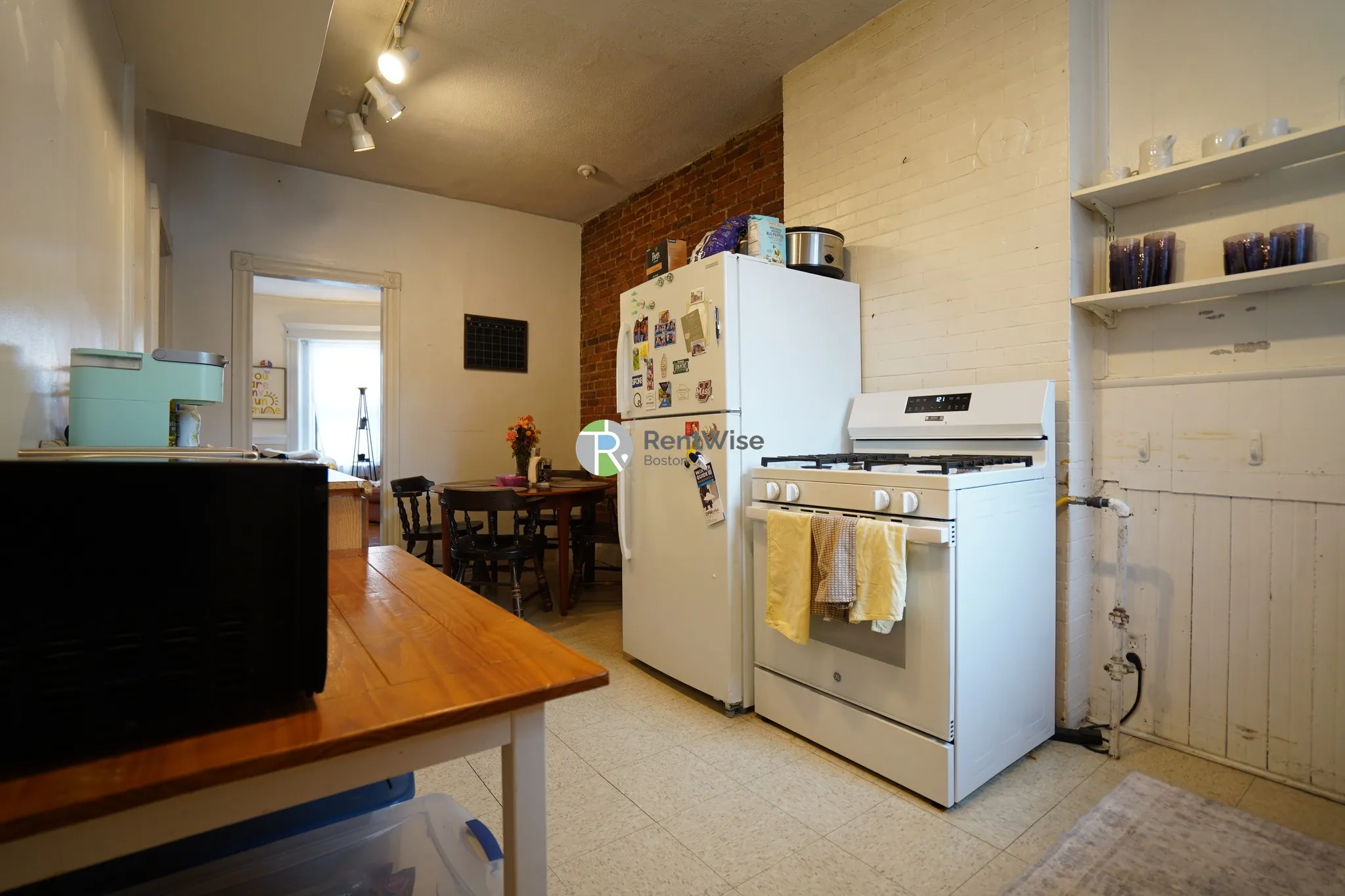 4 bed, 1 bath apartment for rent at 9 Vernon St Unit 3, Coolidge Corner — photo 6 of 26