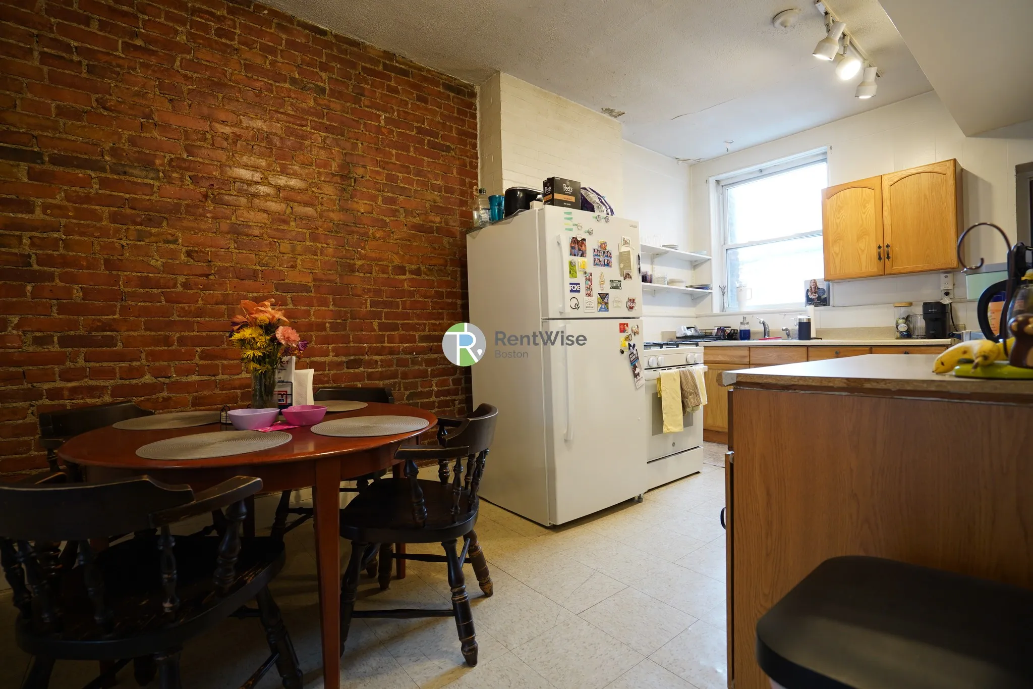 4 bed, 1 bath apartment for rent at 9 Vernon St Unit 3, Coolidge Corner — photo 5 of 26