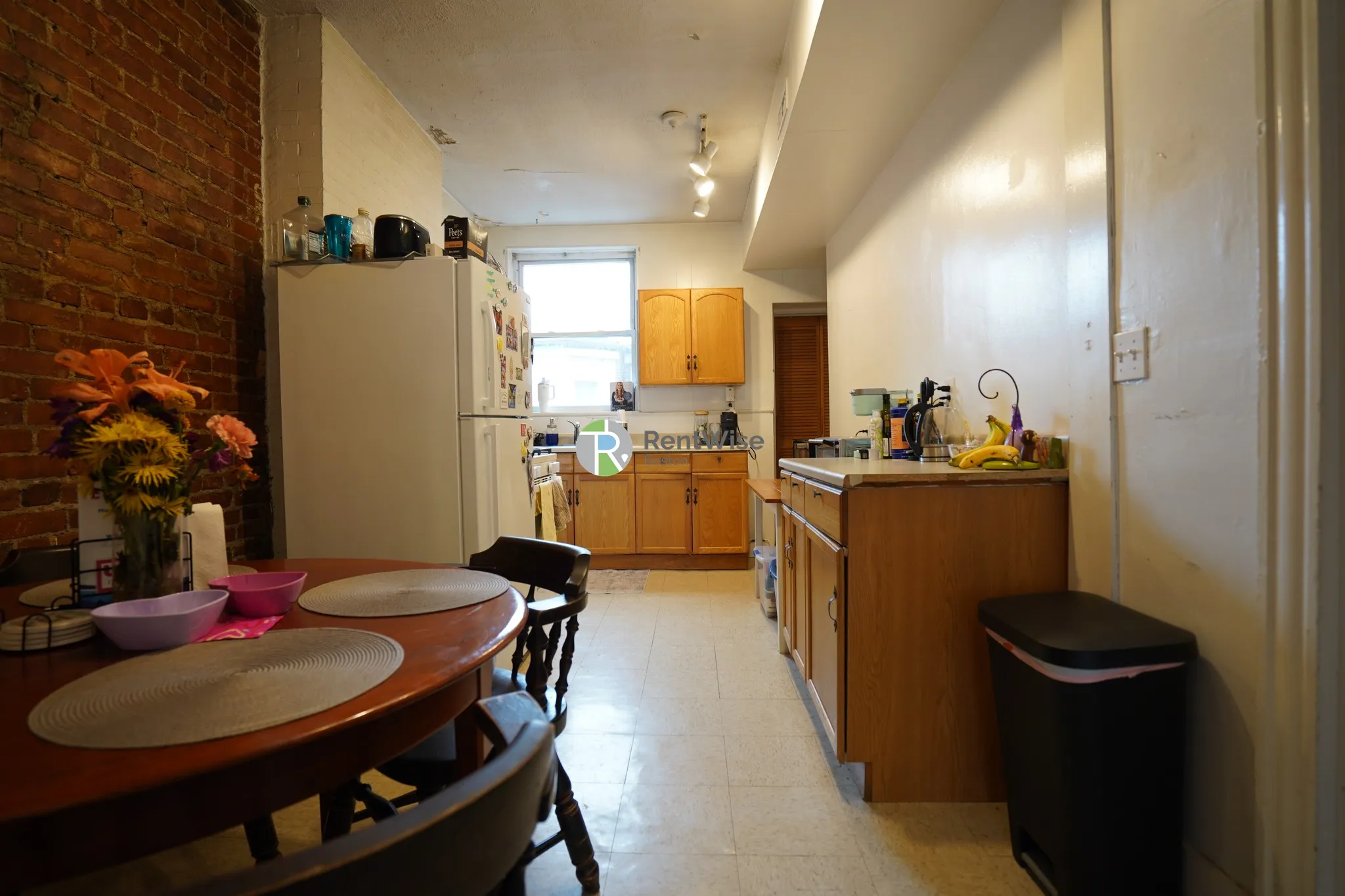4 bed, 1 bath apartment for rent at 9 Vernon St Unit 3, Coolidge Corner — photo 4 of 26