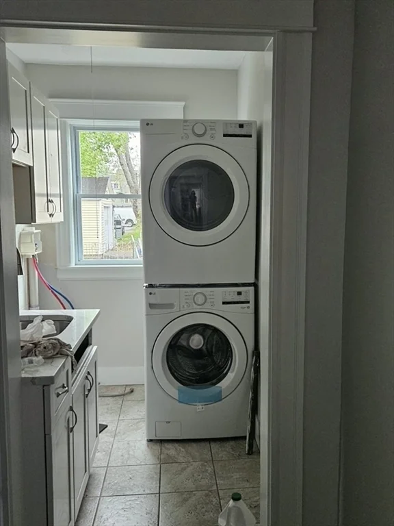 3 bed, 1 bath apartment for rent at 9 Victoria Unit 1, Lowell — photo 8 of 8