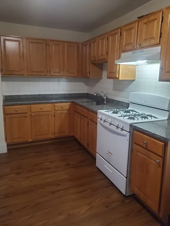 2 bed, 1 bath apartment for rent at 9 Victory Rd Unit 17, Dorchester