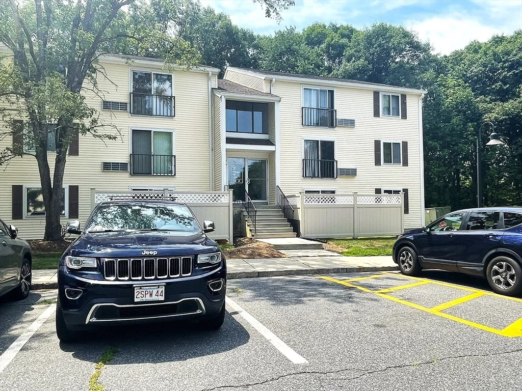1 bed, 1 bath apartment for rent at 9 Village Hill Ln Unit 16, Natick — photo 1 of 19