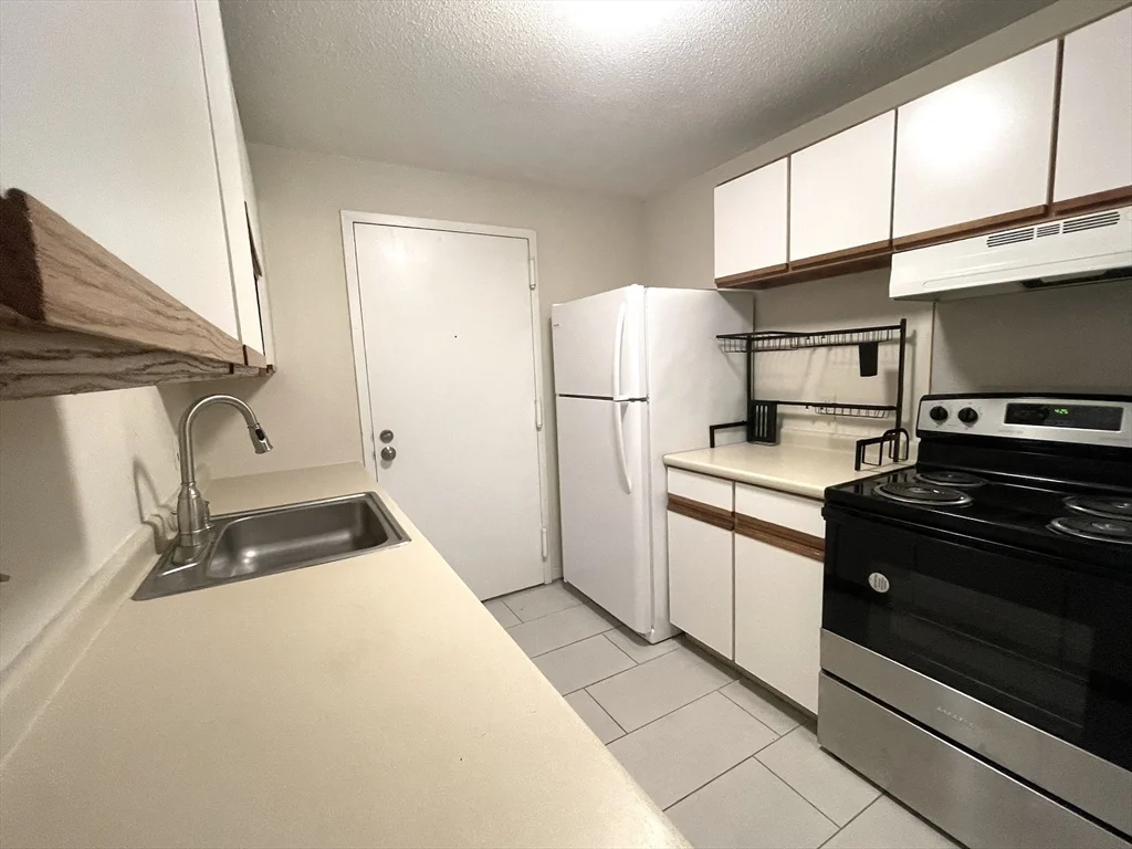 1 bed, 1 bath apartment for rent at 9 Village Hill Ln Unit 16, Natick — photo 6 of 19