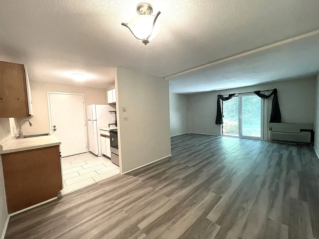 1 bed, 1 bath apartment for rent at 9 Village Hill Ln Unit 16, Natick — photo 4 of 19