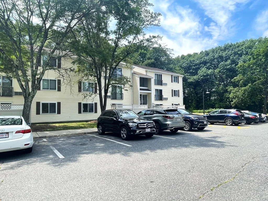 1 bed, 1 bath apartment for rent at 9 Village Hill Ln Unit 16, Natick — photo 2 of 19