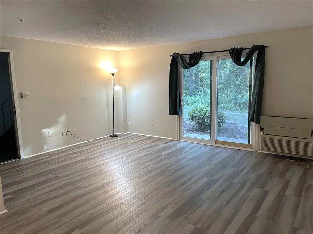 1 bed, 1 bath apartment for rent at 9 Village Hill Ln Unit 16, Natick — photo 3 of 19