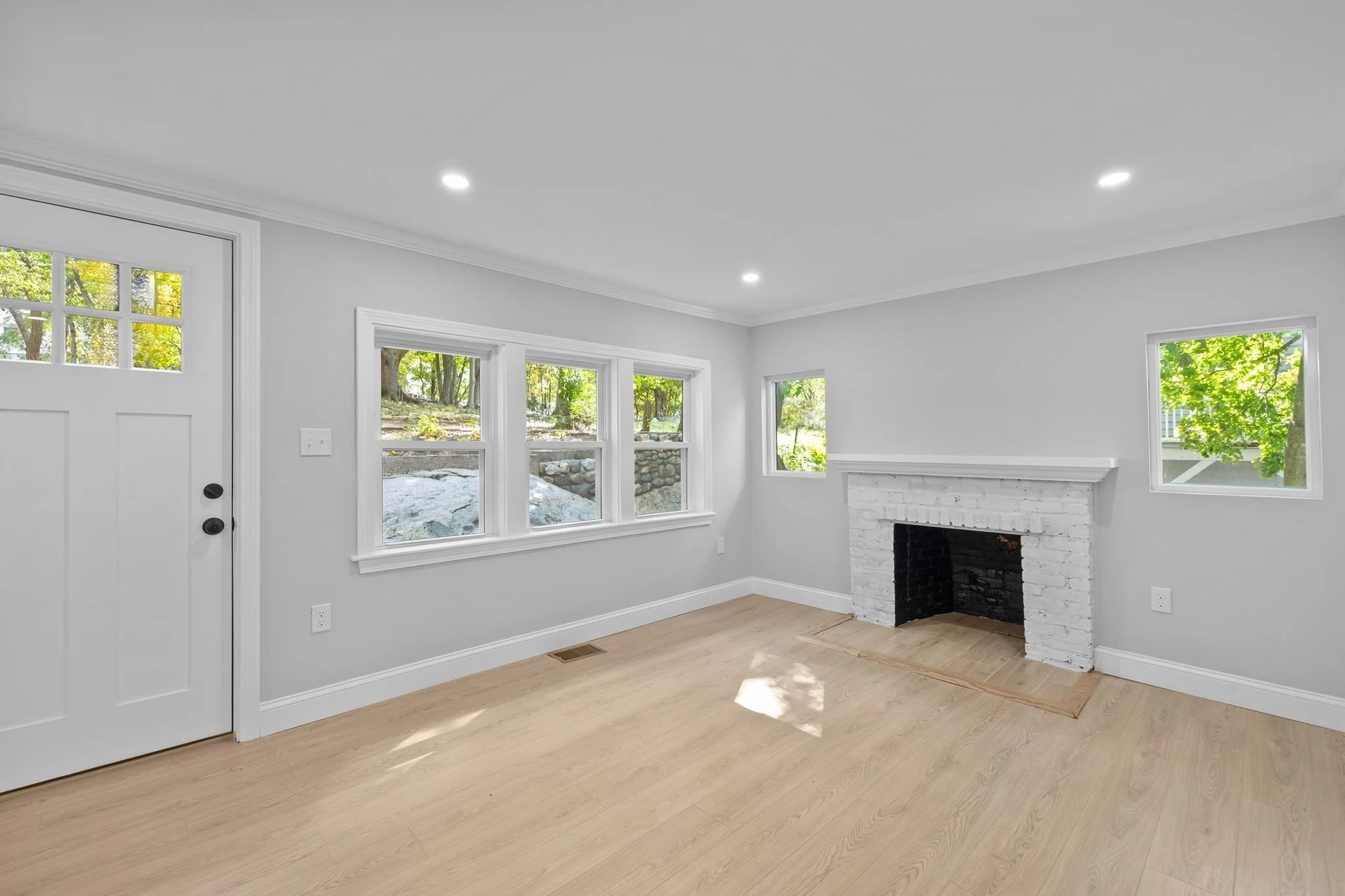 3 bed, 2 bath apartment for rent at 9 Walden Pond Ave, Saugus — photo 11 of 23