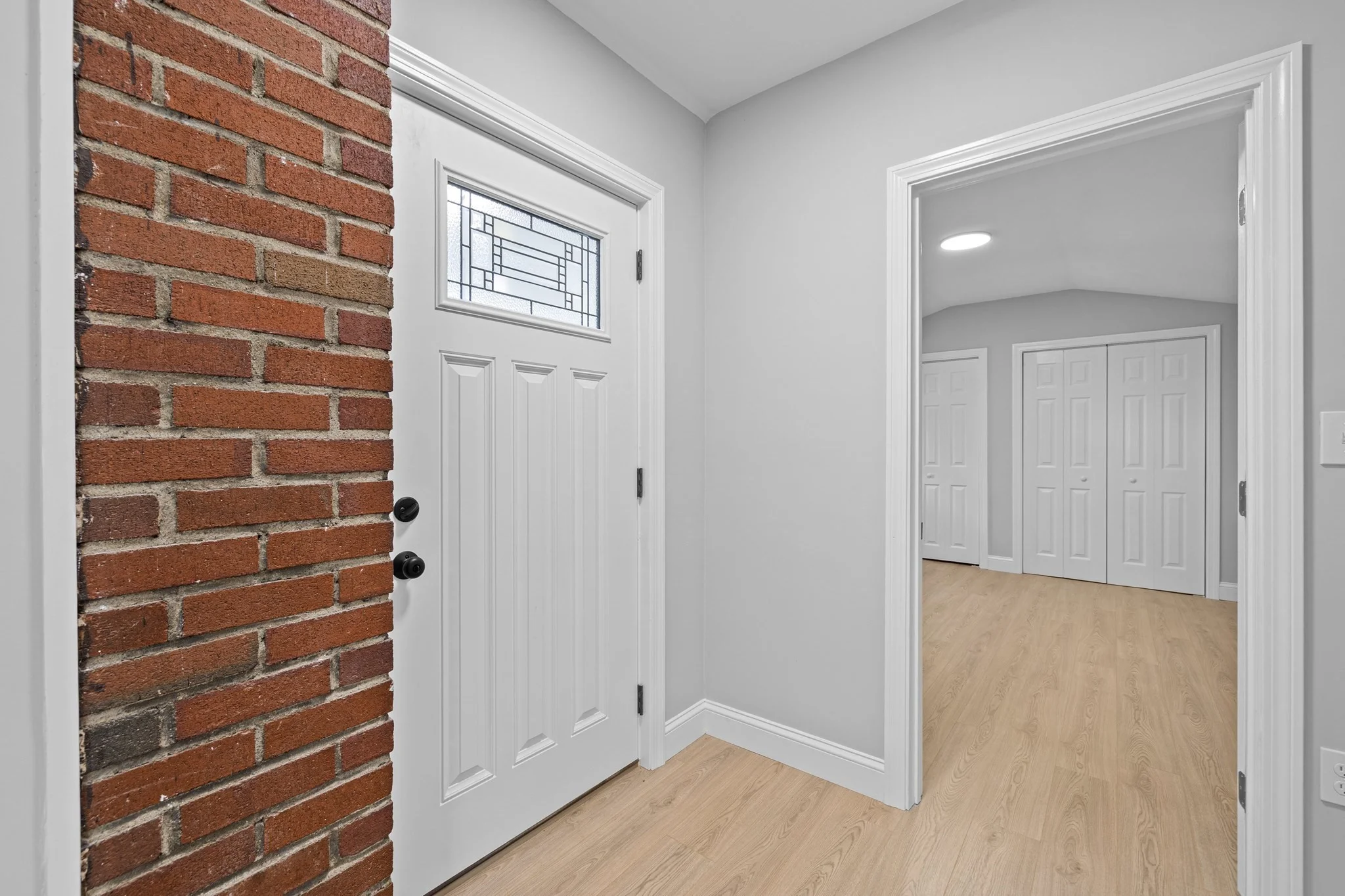 3 bed, 2 bath apartment for rent at 9 Walden Pond Ave, Saugus — photo 5 of 23