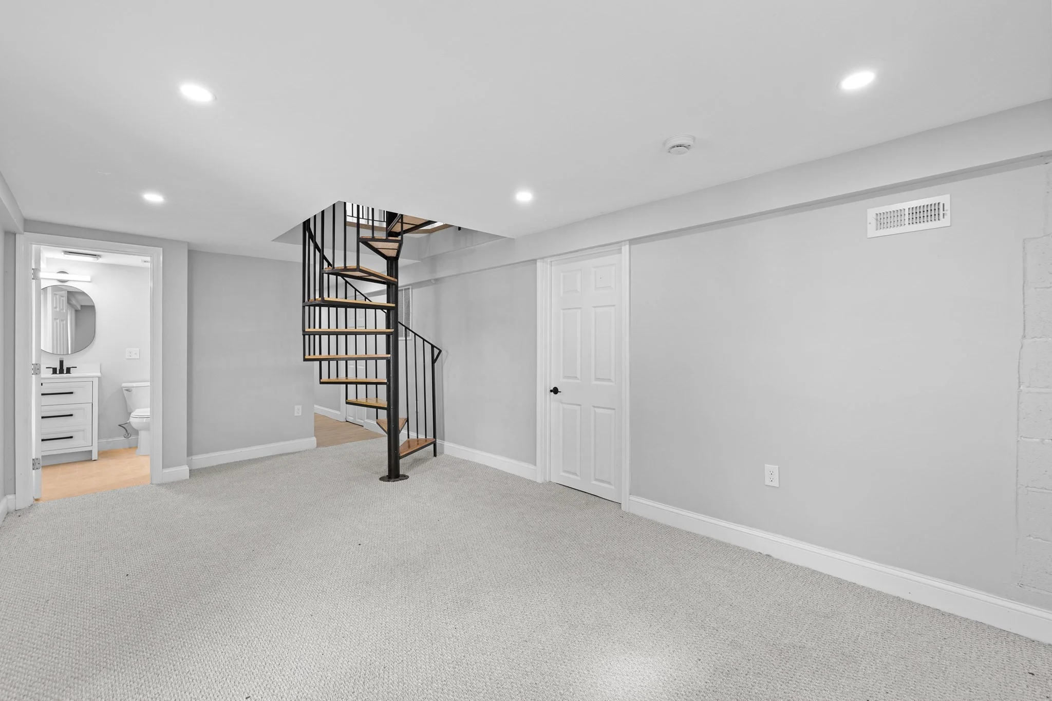 3 bed, 2 bath apartment for rent at 9 Walden Pond Ave, Saugus — photo 21 of 23