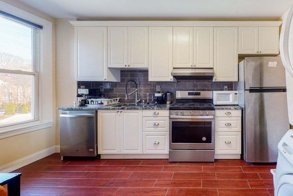 3 bed, 1 bath apartment for rent at 9 Wallingford Rd Unit 2, Brighton — photo 2 of 13