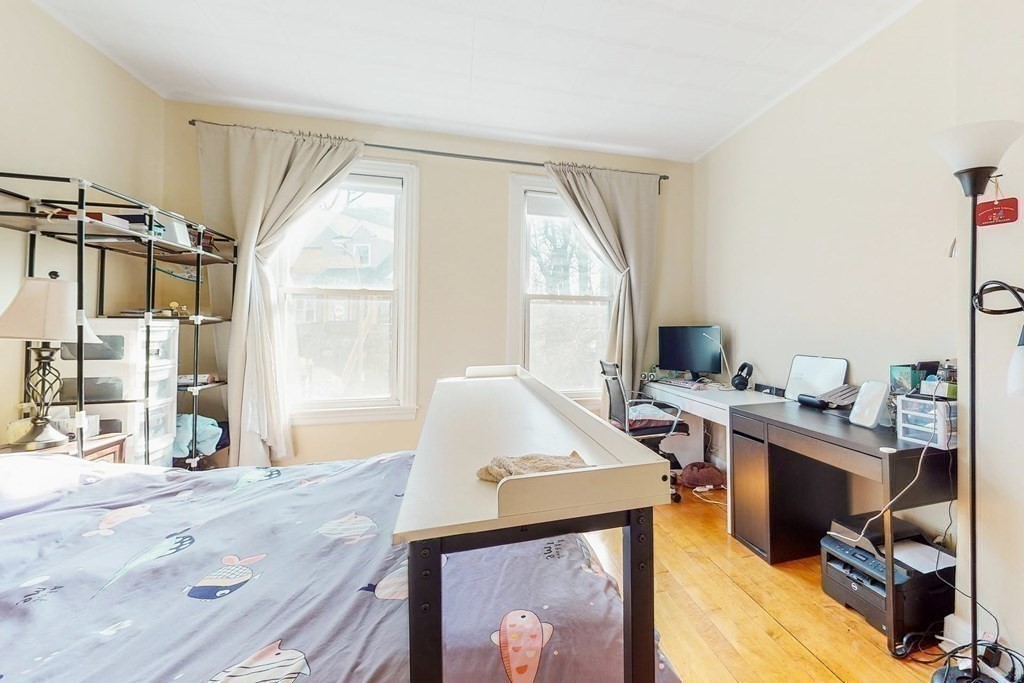 3 bed, 1 bath apartment for rent at 9 Wallingford Rd Unit 2, Brighton — photo 6 of 13