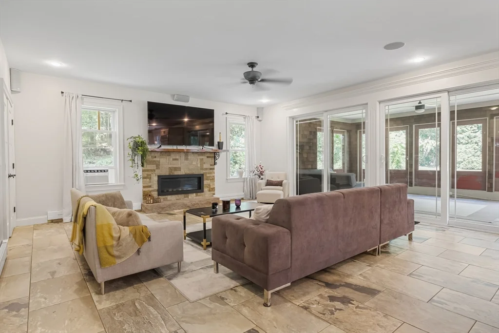 5 bed, 4+ bath apartment for rent at 9 Washington Ave, Woburn — photo 15 of 40