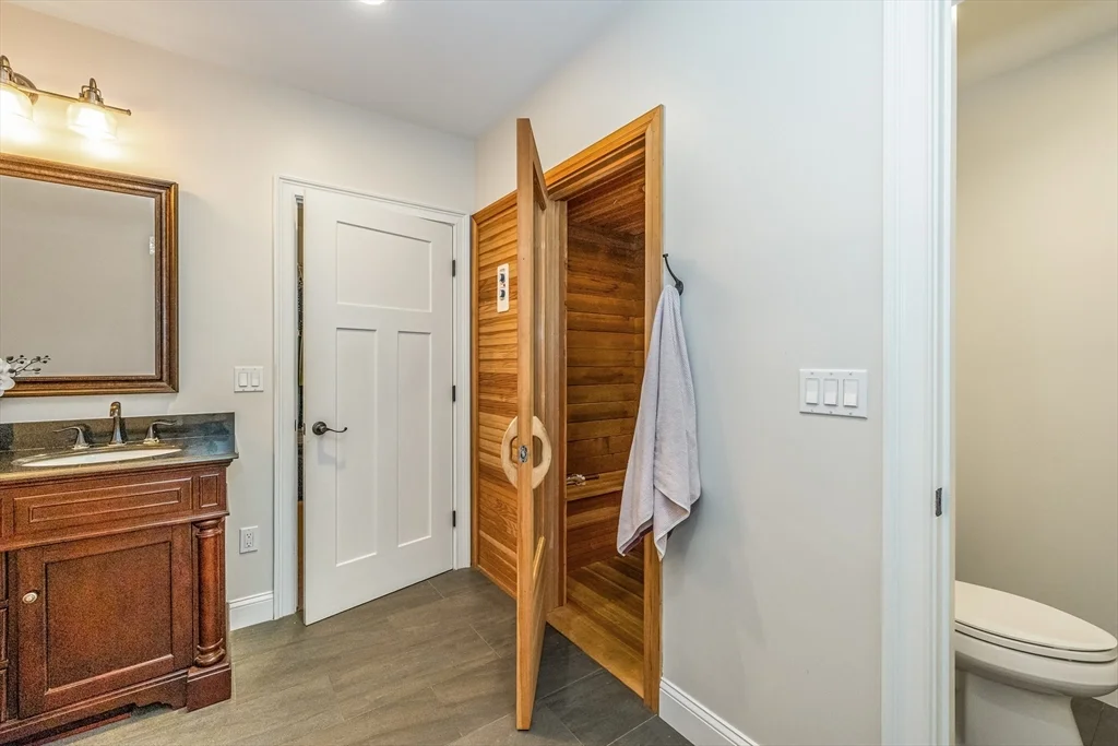 5 bed, 4+ bath apartment for rent at 9 Washington Ave, Woburn — photo 24 of 40