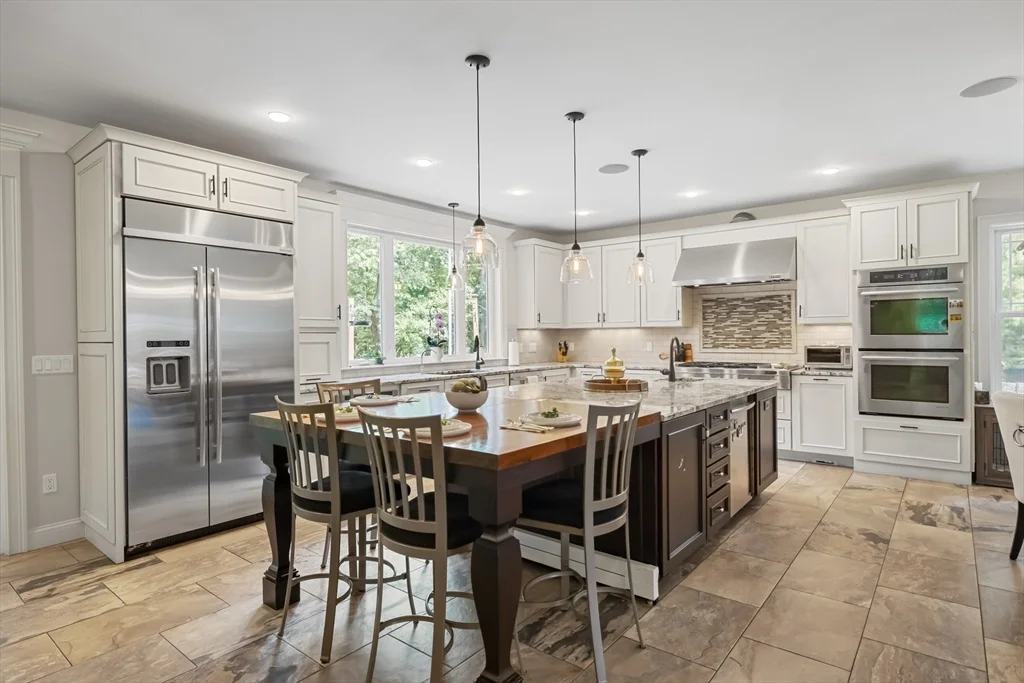 5 bed, 4+ bath apartment for rent at 9 Washington Ave, Woburn — photo 9 of 40