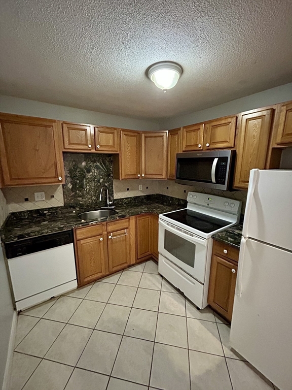 2 bed, 1 bath apartment for rent at 9 Weld St Unit 14, Framingham