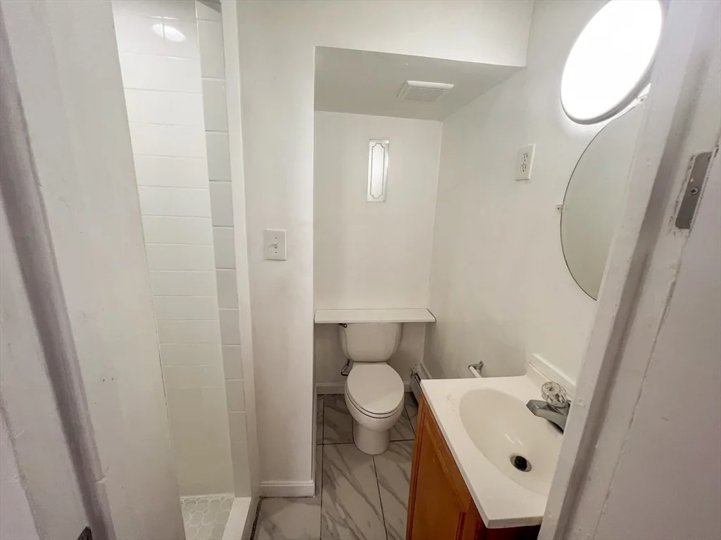 Studio bed, 1 bath apartment for rent at 9 Weld Unit 1, Jamaica Plain — photo 5 of 7