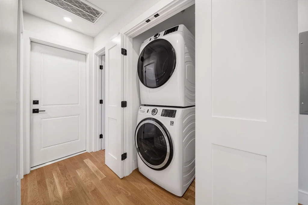 4 bed, 2 bath apartment for rent at 9 Wenham Unit 3, Jamaica Plain — photo 12 of 18