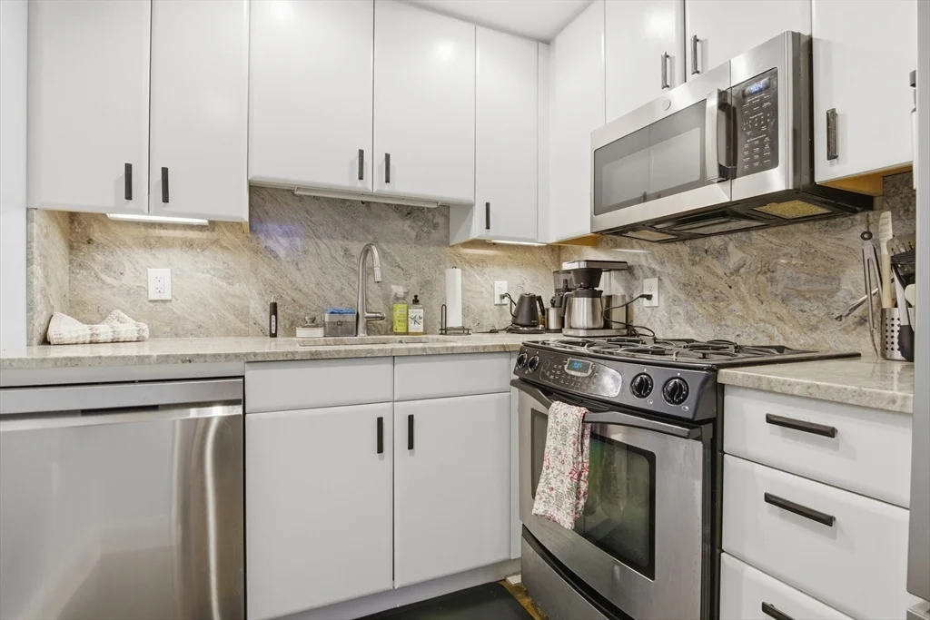 1 bed, 1 bath apartment for rent at 9 W Broadway Unit 415, South Boston — photo 4 of 27