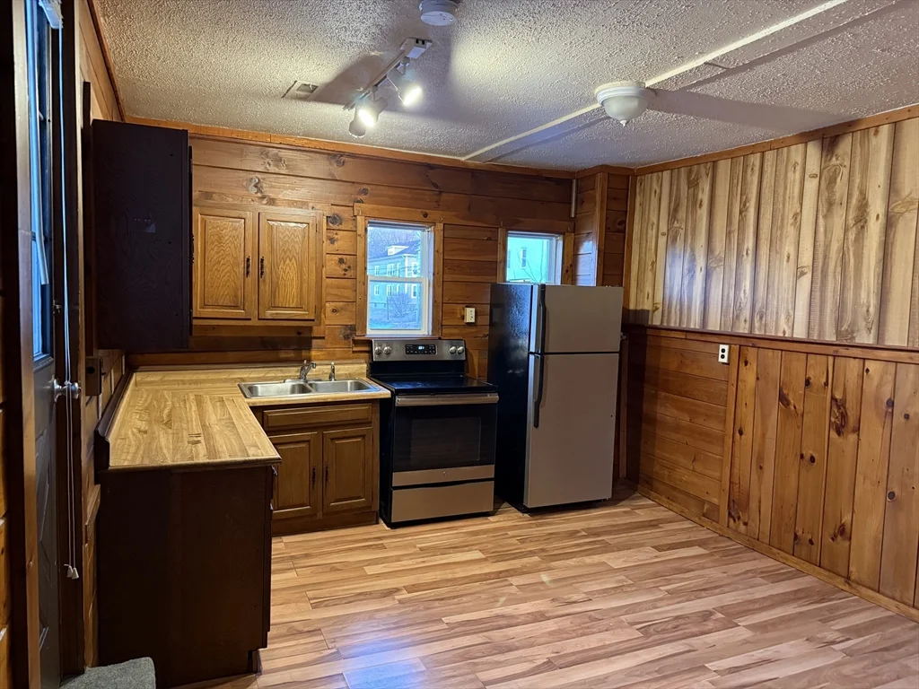 1 bed, 1 bath apartment for rent at 9 Whitcomb St Unit 2L, Webster — photo 2 of 8