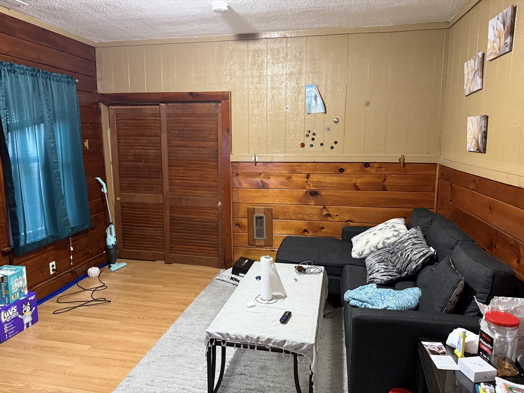 1 bed, 1 bath apartment for rent at 9 Whitcomb St Unit 2R, Webster — photo 3 of 5