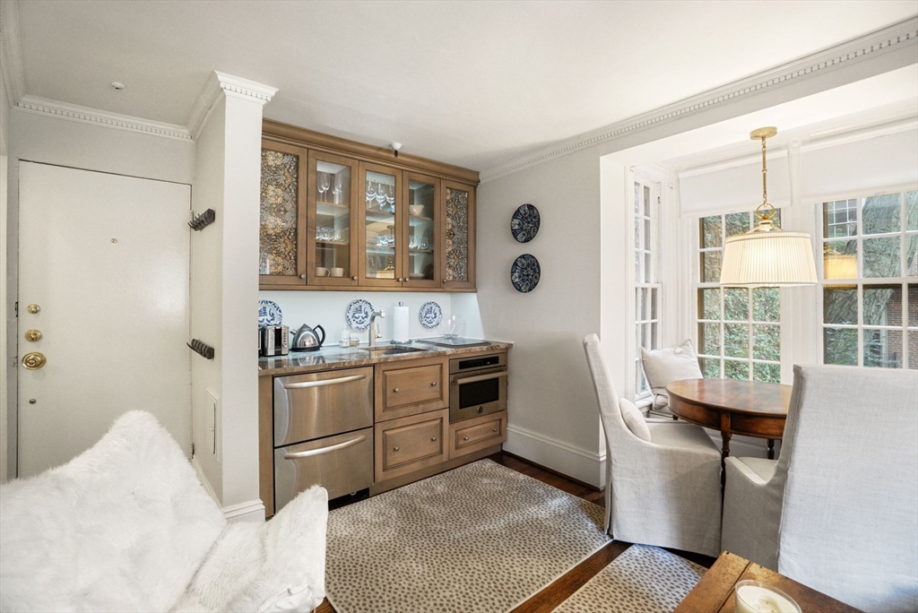 1 bed, 1 bath apartment for rent at 9 Willow St Unit 22, Beacon Hill — photo 5 of 21