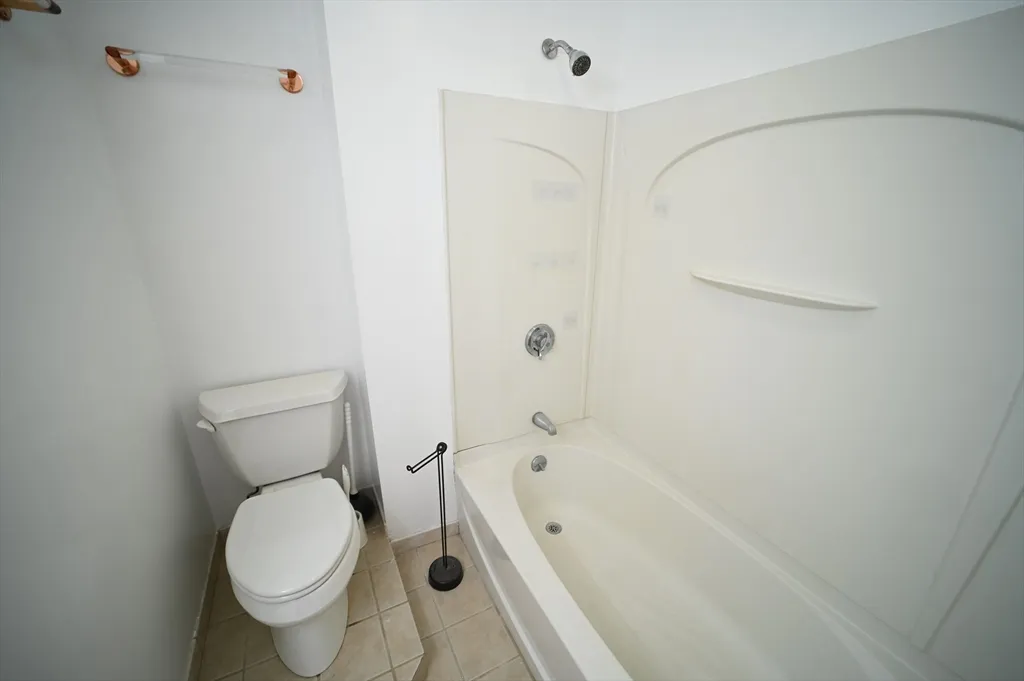 2 bed, 1 bath apartment for rent at 9 Winchester St Unit 5, Back Bay — photo 8 of 9