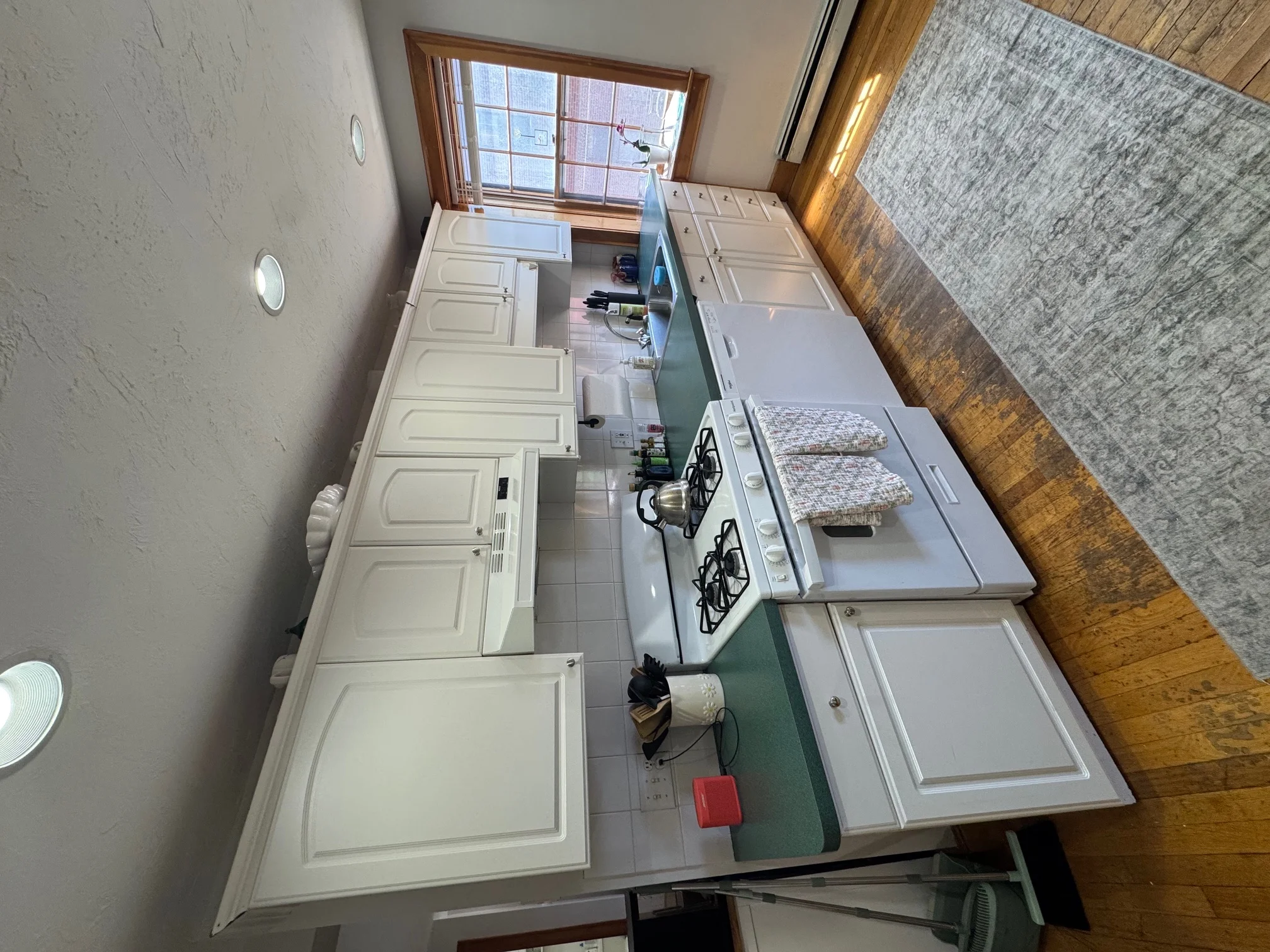 2 bed, 1 bath apartment for rent at 9 Winchester St Unit 8, Bay Village — photo 1 of 8