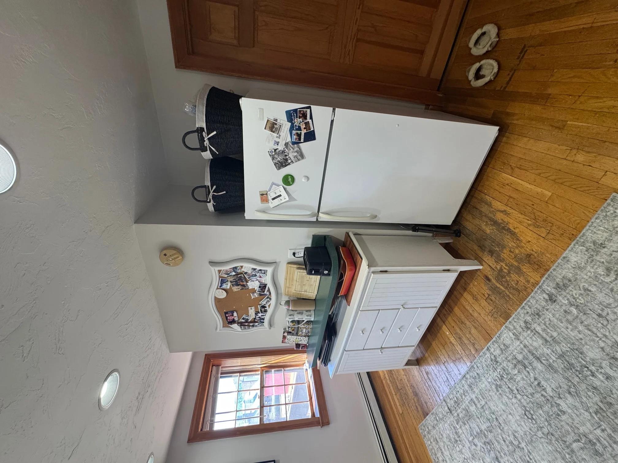 2 bed, 1 bath apartment for rent at 9 Winchester St Unit 8, Bay Village — photo 2 of 8