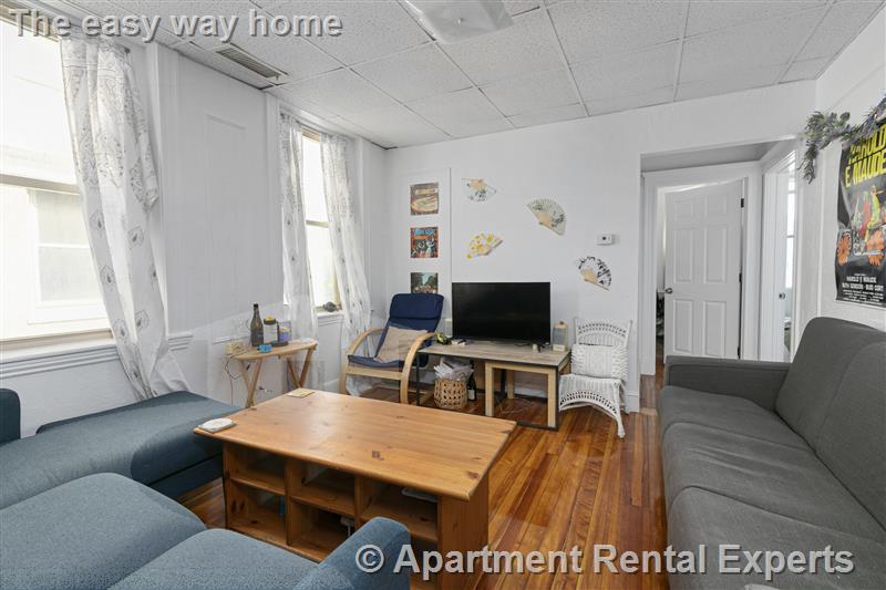 3 bed, 1 bath apartment for rent at 9 Woodbridge St Unit 11, Davis Square — photo 3 of 10