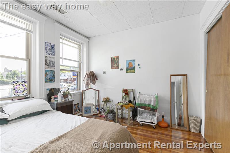 3 bed, 1 bath apartment for rent at 9 Woodbridge St Unit 11, Davis Square — photo 6 of 10