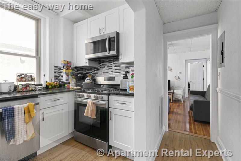 3 bed, 1 bath apartment for rent at 9 Woodbridge St Unit 11, Davis Square — photo 2 of 10