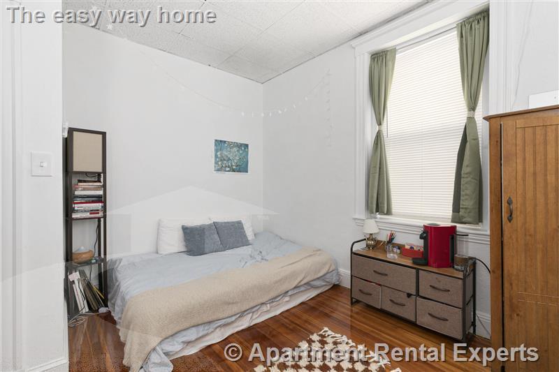3 bed, 1 bath apartment for rent at 9 Woodbridge St Unit 11, Davis Square — photo 7 of 10