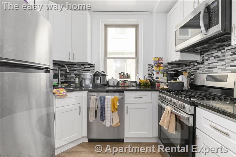 3 bed, 1 bath apartment for rent at 9 Woodbridge St Unit 11, Davis Square — photo 1 of 10