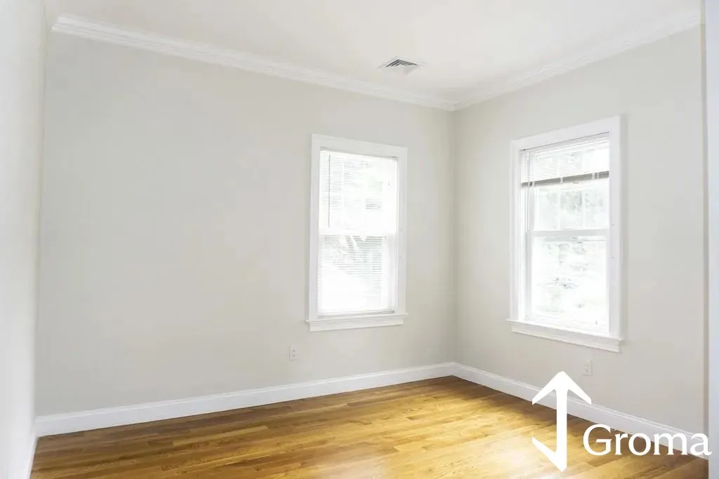 4 bed, 2 bath apartment for rent at 9 Woodside Ave Unit 1, Jamaica Plain — photo 4 of 10