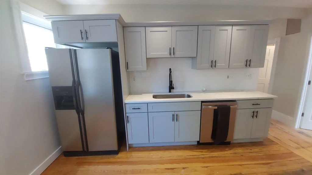 3 bed, 1 bath apartment for rent at 9 Woodville Park Unit 2, Roxbury — photo 2 of 19