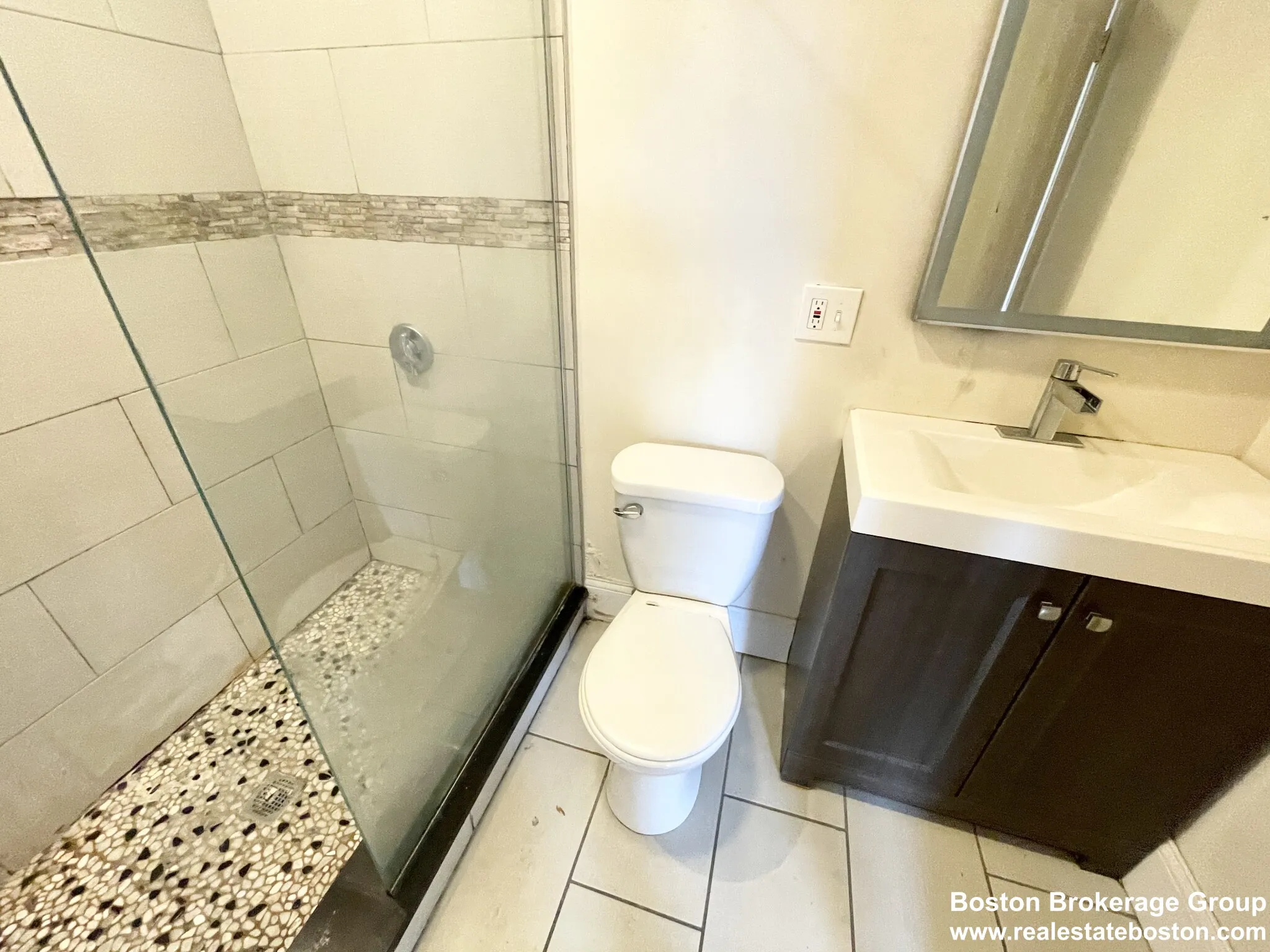 3 bed, 1 bath apartment for rent at 92 L St Unit 2, South Boston — photo 7 of 8