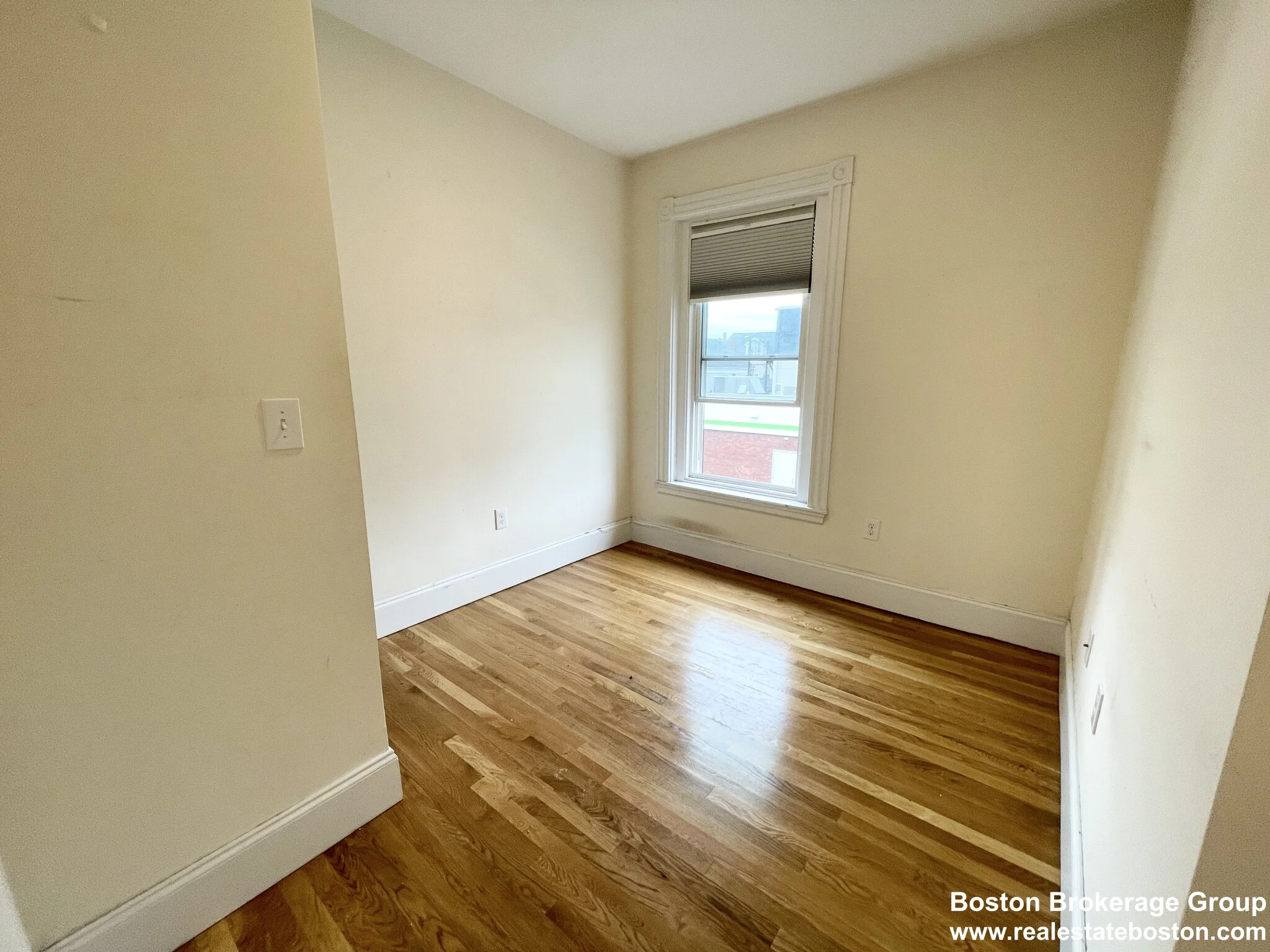 3 bed, 1 bath apartment for rent at 92 L St Unit 2, South Boston — photo 5 of 8