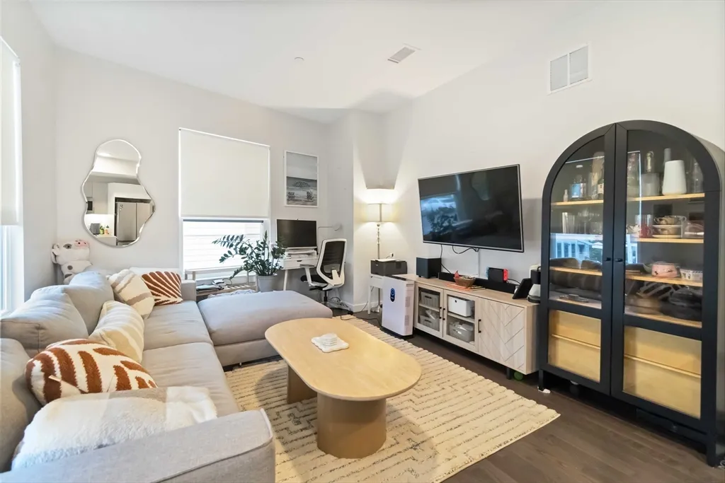 2 bed, 1.5 bath apartment for rent at 90 Antwerp St Unit 205, Allston — photo 8 of 23
