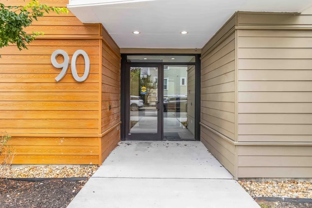 2 bed, 1.5 bath apartment for rent at 90 Antwerp St Unit 205, Allston — photo 3 of 23