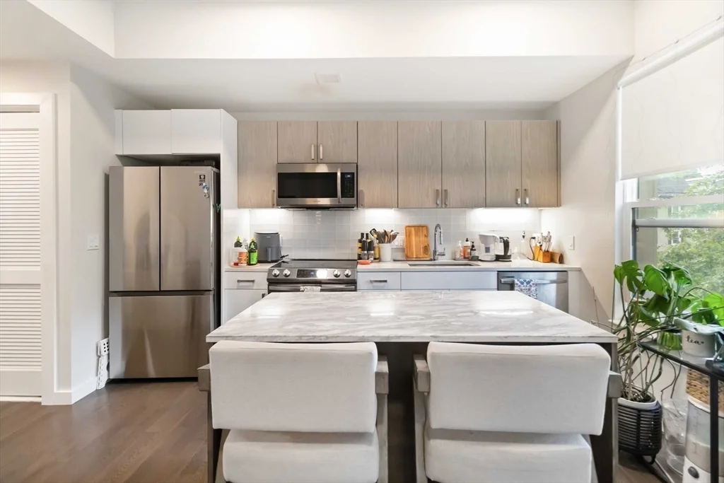 2 bed, 1.5 bath apartment for rent at 90 Antwerp St Unit H205, Brighton — photo 2 of 9