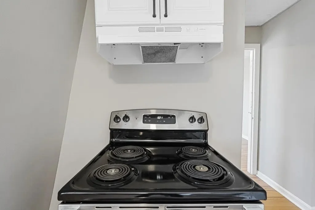 2 bed, 1 bath apartment for rent at 90 Appleton St Unit 11, Lowell — photo 2 of 10