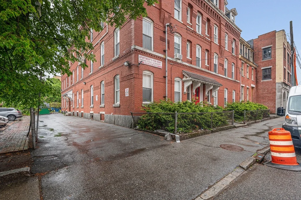 2 bed, 1 bath apartment for rent at 90 Appleton St Unit U:7, Lowell — photo 2 of 13