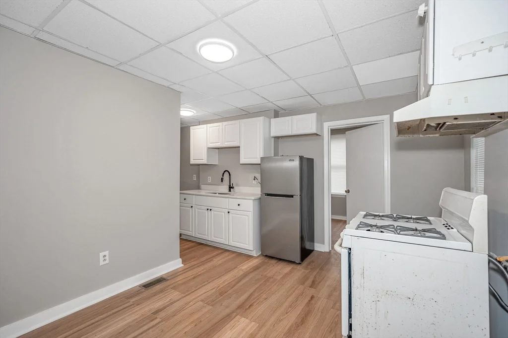 2 bed, 1 bath apartment for rent at 90 Appleton St Unit U:7, Lowell — photo 4 of 13
