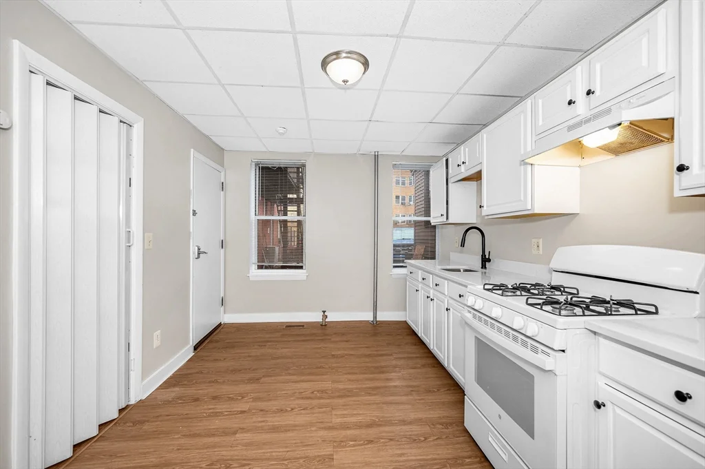 1 bed, 1 bath apartment for rent at 90 Appleton Unit 2, Lowell — photo 6 of 10