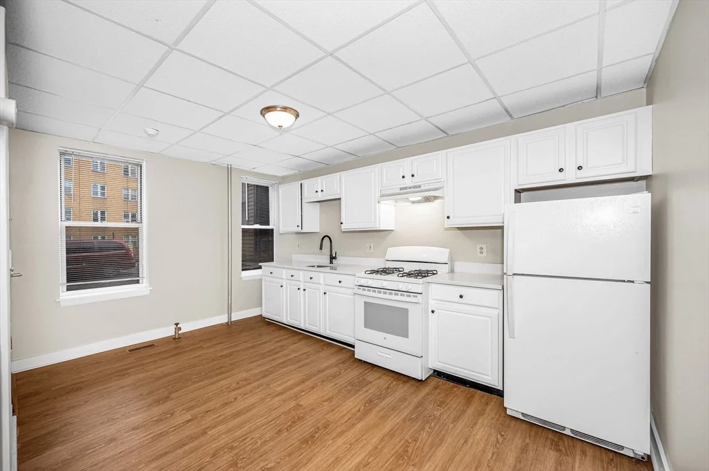 1 bed, 1 bath apartment for rent at 90 Appleton Unit 2, Lowell — photo 5 of 10